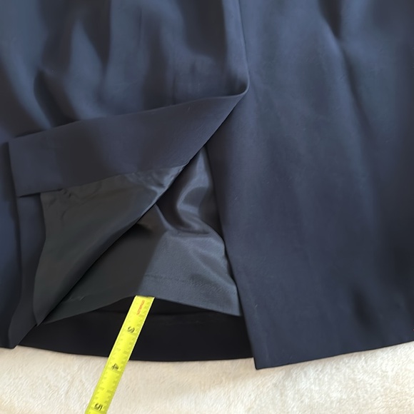 Albert Nipon skirt suit fully lined navy blue. Waist - Picture 15 of 16